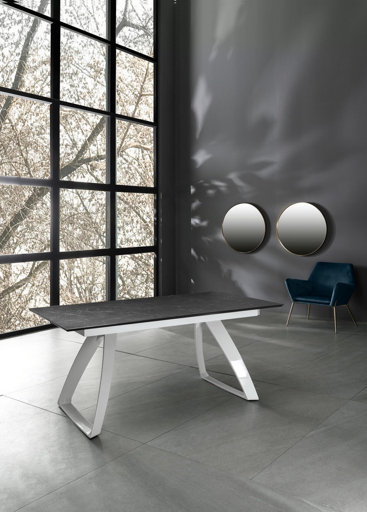 Tavolo allungabile con gambe in alluminio e top nero 170/270x90x76h cm