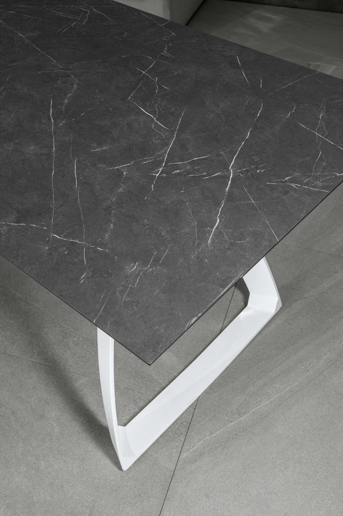 Tavolo allungabile con gambe in alluminio e top nero 170/270x90x76h cm