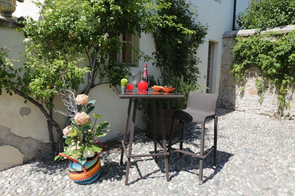 Tavolo bar polyrattan adila quadrato noce 70x70x107h cm