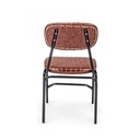 Sedia vintage in ecopelle arancio scuro con borchie metalliche