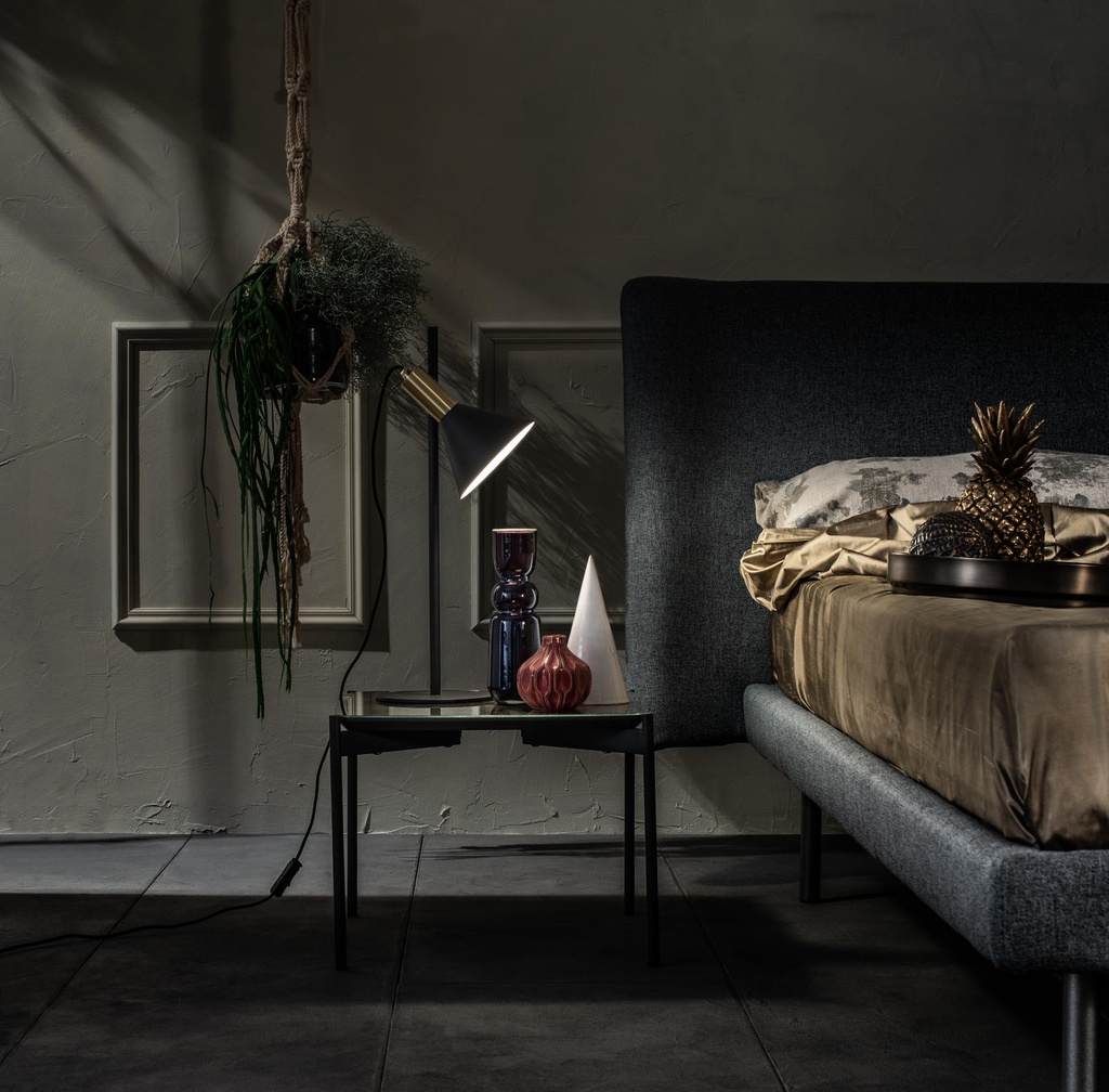 Lampada da tavolo in metallo e paralume nero opaco 18x18x55h cm - Samnite