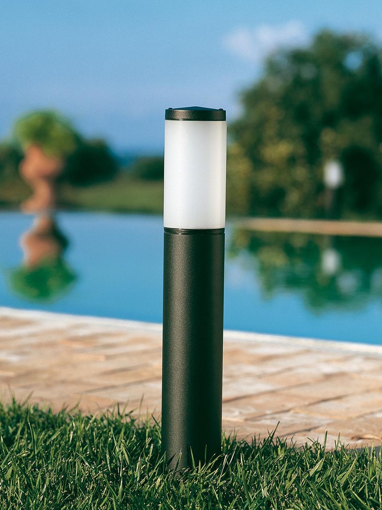 Palo in Alluminio Pressofuso con Diffusore Opalino - Altezza 180mm, Diametro 60mm, IP43 nero - Samnite