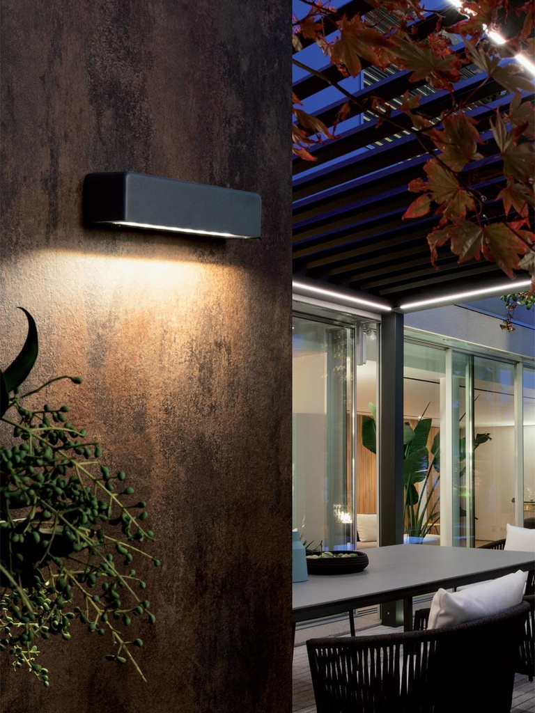 Applique segnapasso in alluminio pressofuso con diffusore in vetro trasparente bianco