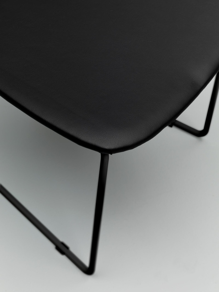 2x Sedia in similpelle e seduta nera 47,5x45,5x89h cm