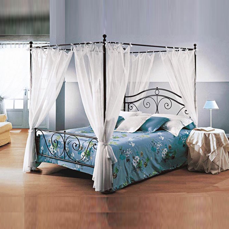 Letto matrimoniale in ferro con baldacchino nero
