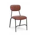 Sedia vintage in ecopelle arancio scuro con borchie metalliche